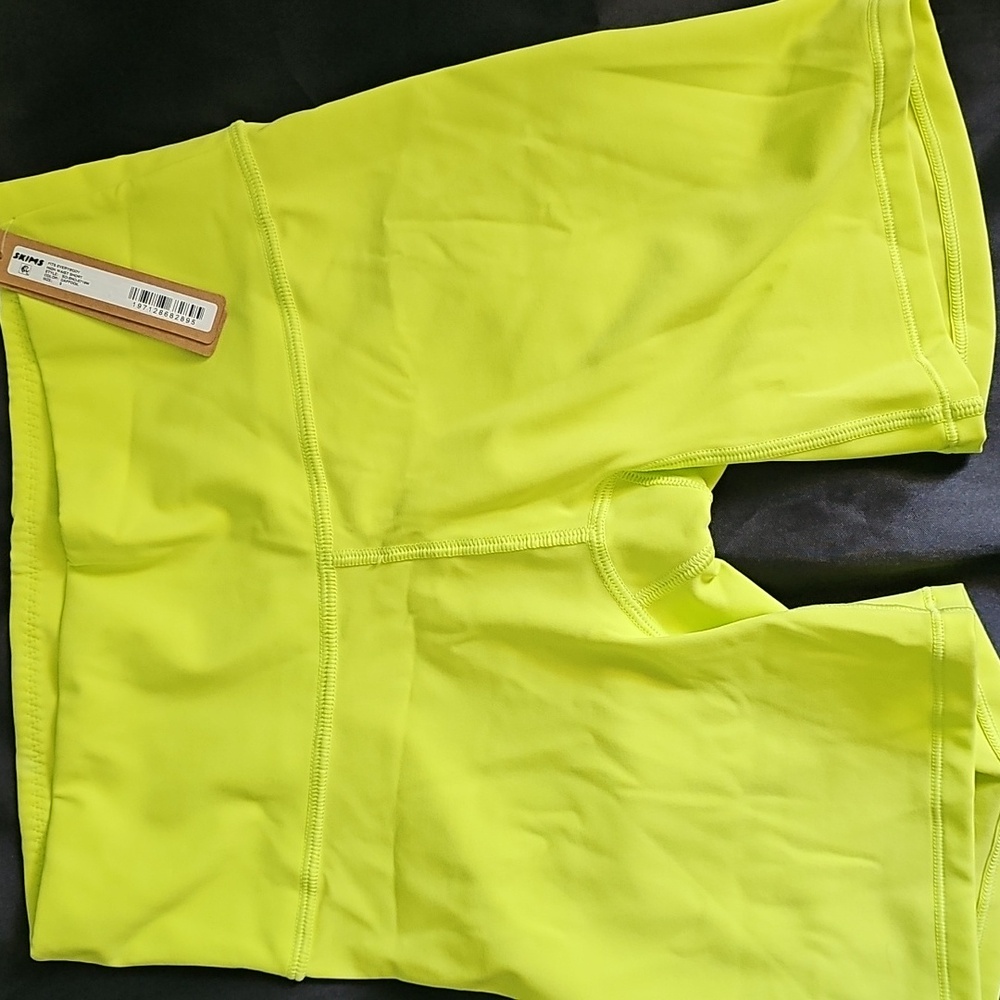 💛 SKIMS NWT High Waist Short color Daffodil 💛 💰One Day Sale💰 - Picture 5 of 10